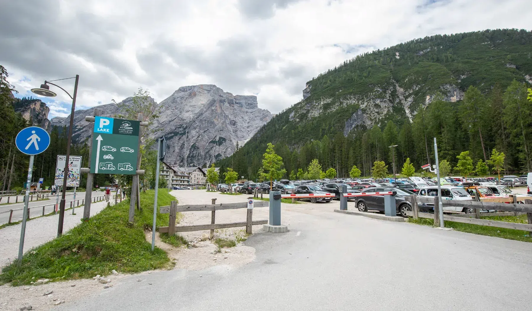 Arrivare al Lago di Braies in Macchina: Perché è una Scelta Poco Pratica
